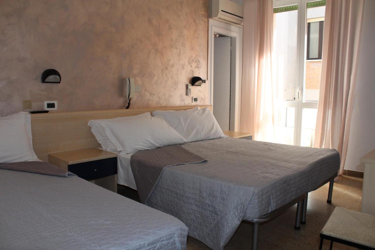 Hotel Mora Rimini Exteriör bild