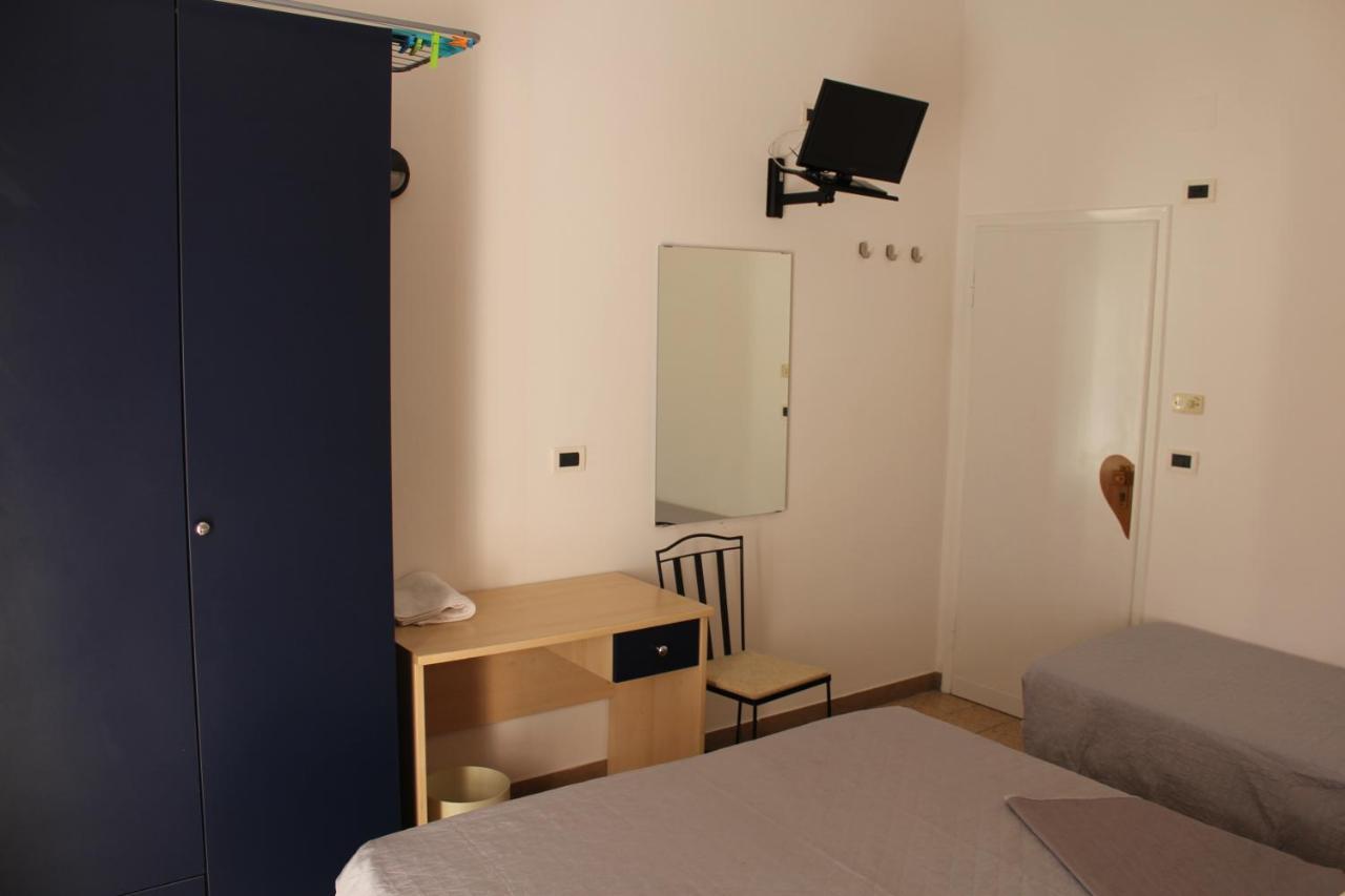 Hotel Mora Rimini Exteriör bild