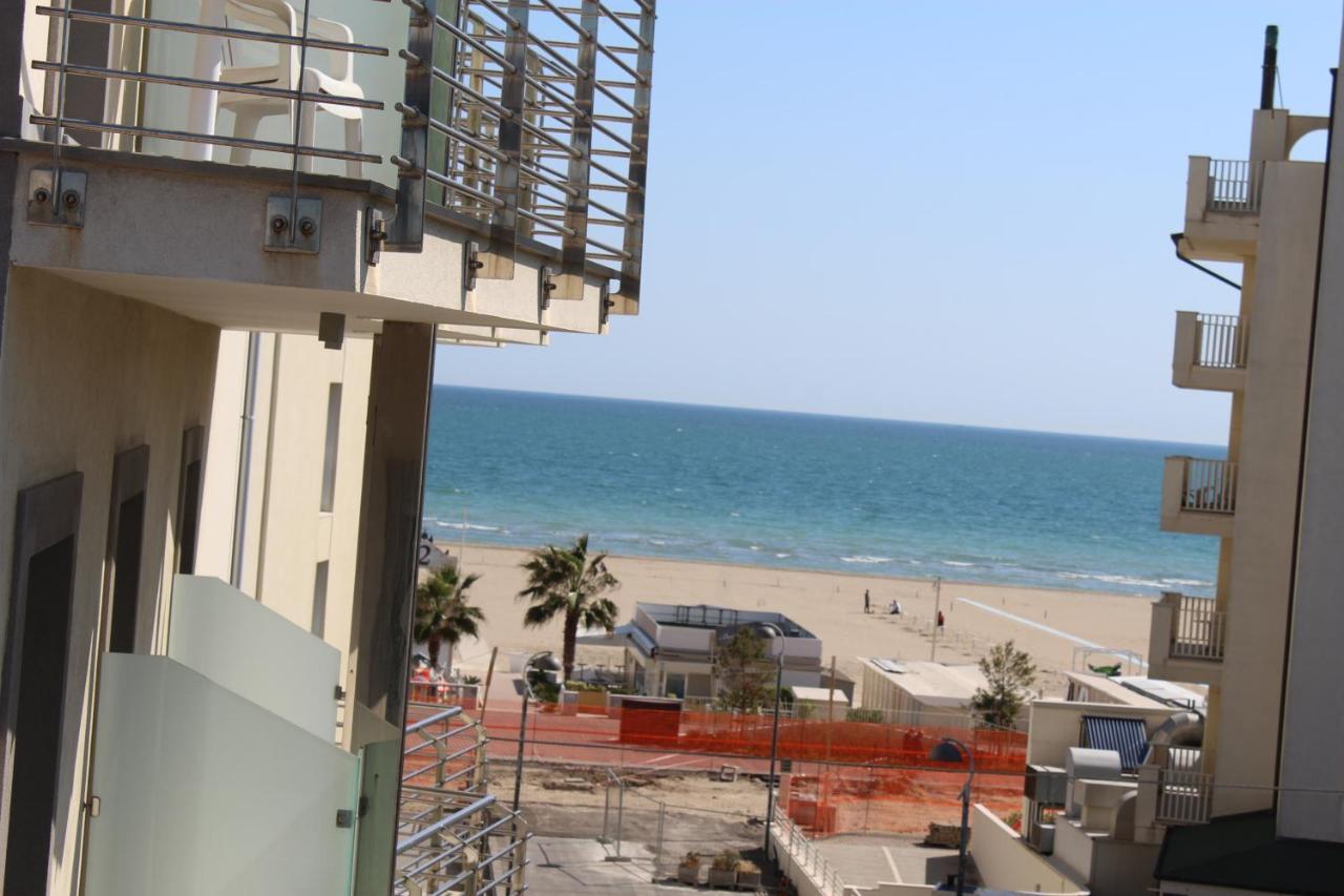 Hotel Mora Rimini Exteriör bild