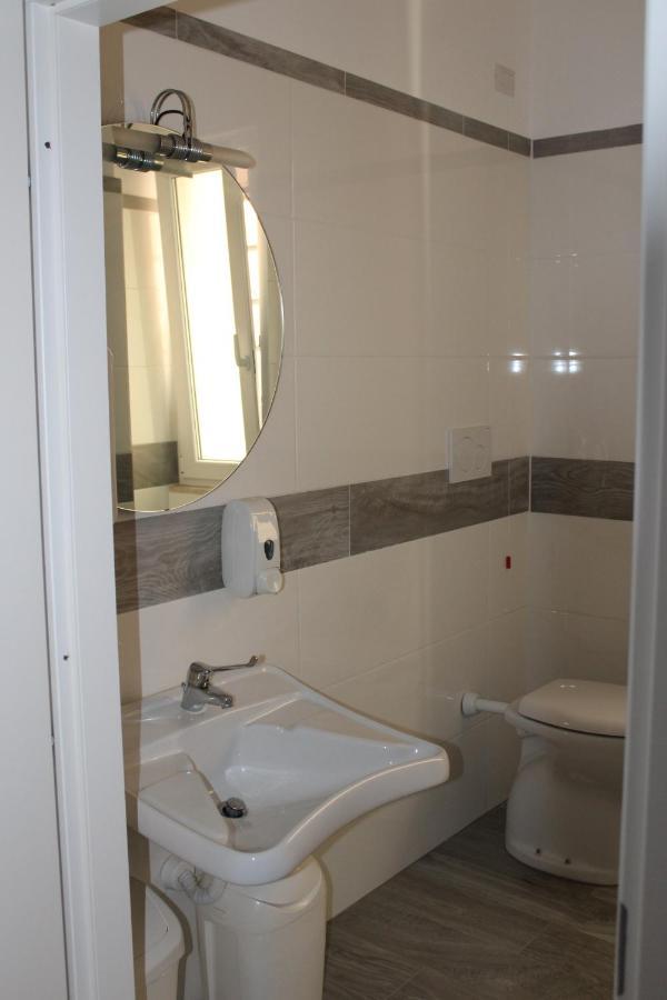 Hotel Mora Rimini Exteriör bild